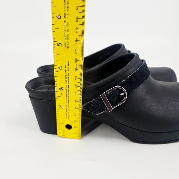 Crocs Sarah Clogs Shoes Womens Size 8 Black Mules Slip-On Dual Comfort Nurse - Picture 5 of 8